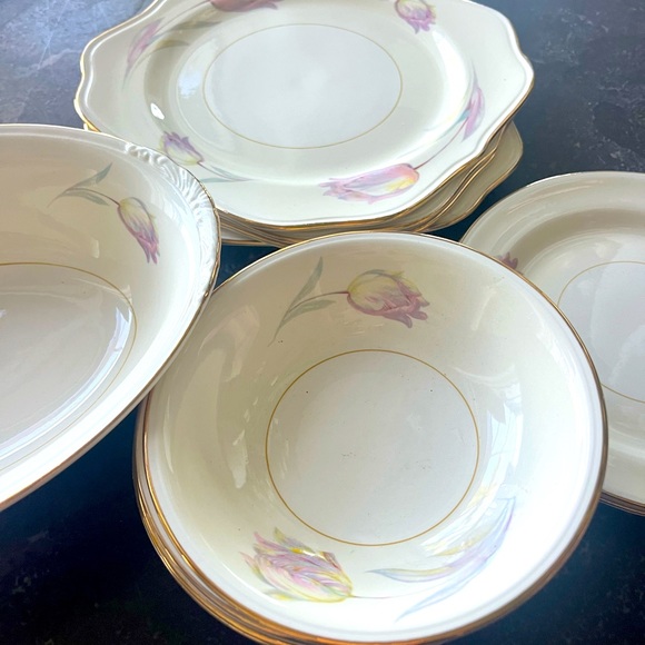 Homer Laughlin Other - Vintage 1943 Homer Laughlin eggshell Nautilis tulip plates, and bowls